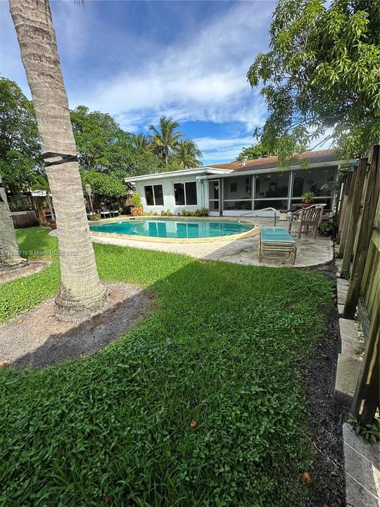 Recently Sold: $495,000 (3 beds, 2 baths, 1277 Square Feet)
