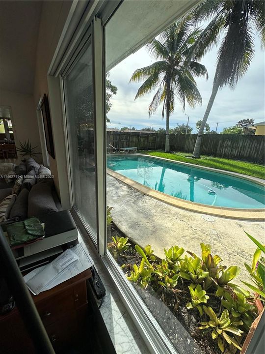 Recently Sold: $495,000 (3 beds, 2 baths, 1277 Square Feet)