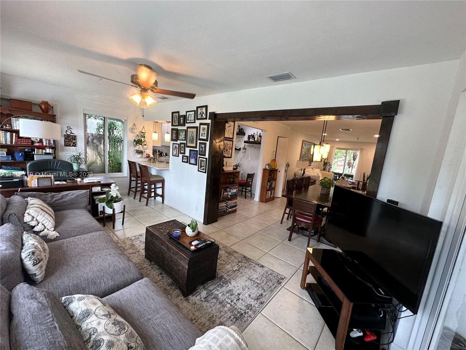 Recently Sold: $495,000 (3 beds, 2 baths, 1277 Square Feet)