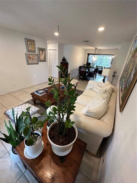 Recently Sold: $495,000 (3 beds, 2 baths, 1277 Square Feet)