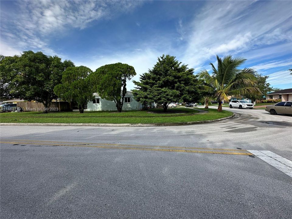 Recently Sold: $495,000 (3 beds, 2 baths, 1277 Square Feet)
