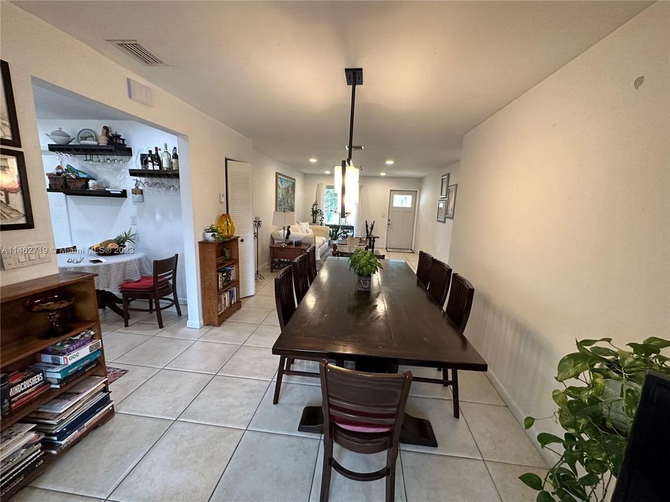 Recently Sold: $495,000 (3 beds, 2 baths, 1277 Square Feet)