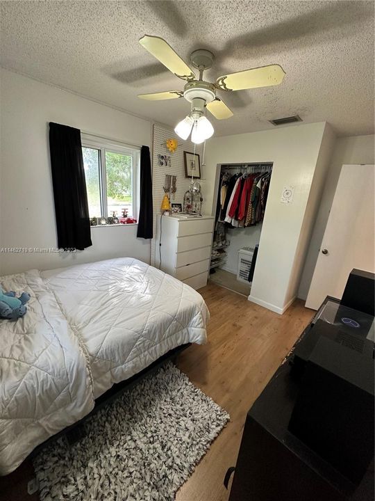 Recently Sold: $495,000 (3 beds, 2 baths, 1277 Square Feet)