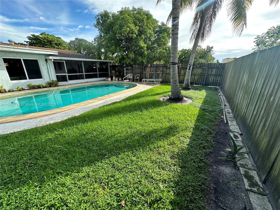 Recently Sold: $495,000 (3 beds, 2 baths, 1277 Square Feet)