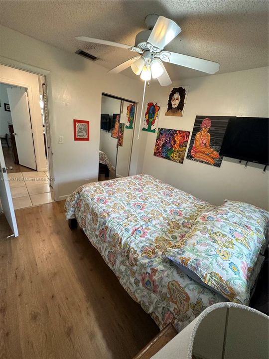 Recently Sold: $495,000 (3 beds, 2 baths, 1277 Square Feet)