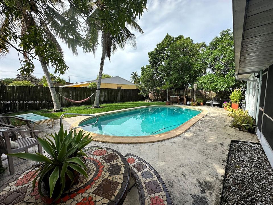 Recently Sold: $495,000 (3 beds, 2 baths, 1277 Square Feet)