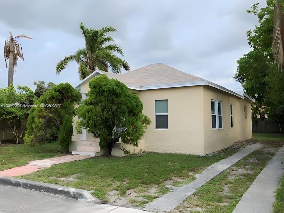 Recently Sold: $399,000 (3 beds, 2 baths, 1040 Square Feet)
