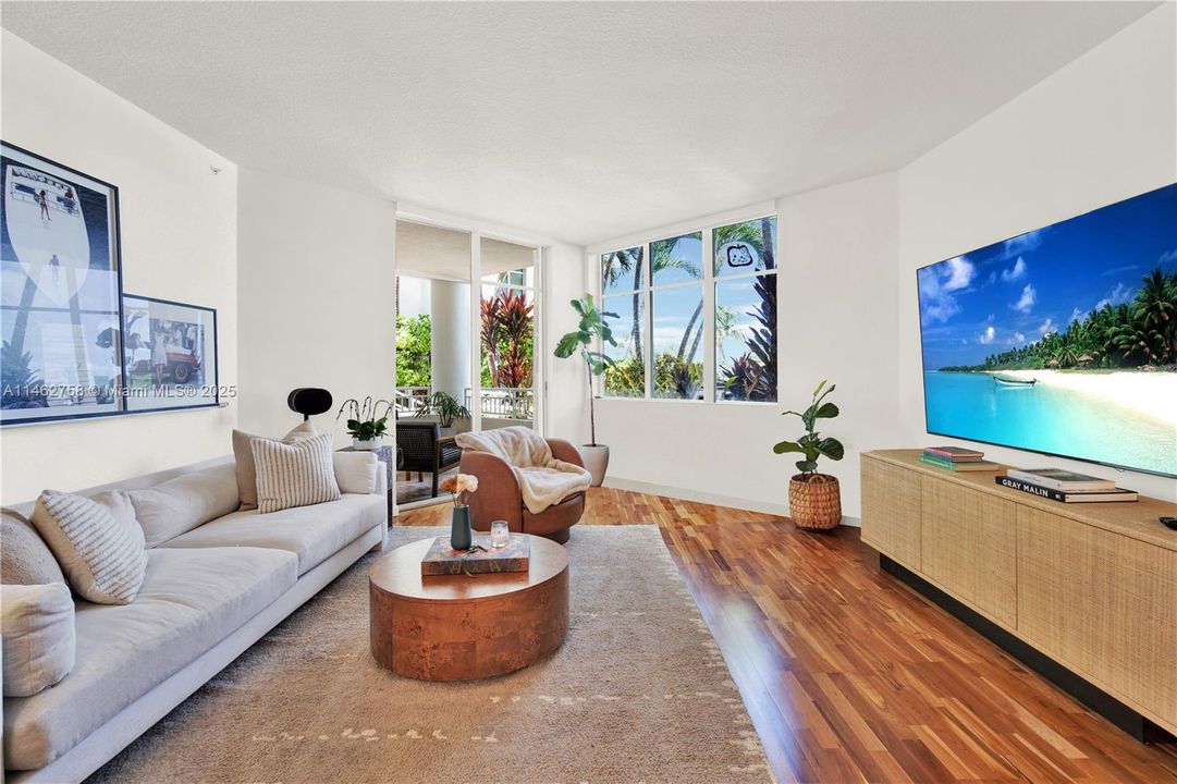 На продажу: $1,125,000 (2 спален, 2 ванн, 1210 Квадратных фут)