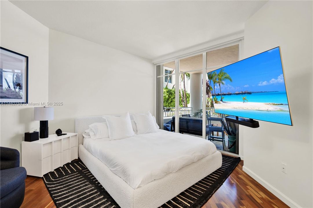 На продажу: $1,125,000 (2 спален, 2 ванн, 1210 Квадратных фут)