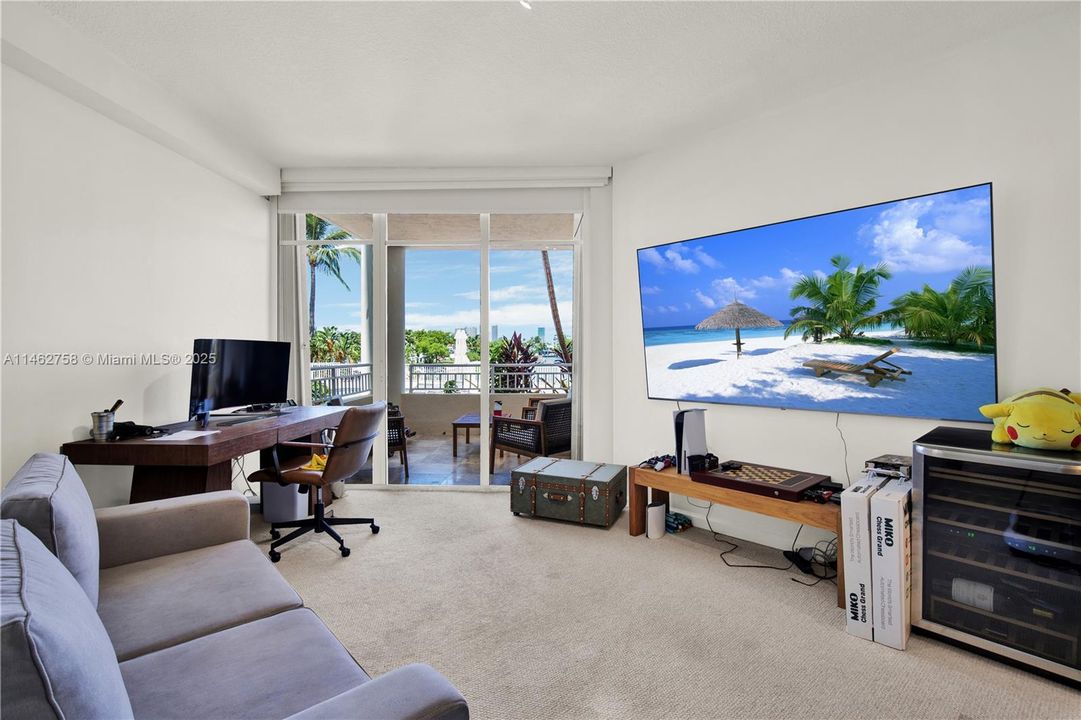 На продажу: $1,125,000 (2 спален, 2 ванн, 1210 Квадратных фут)