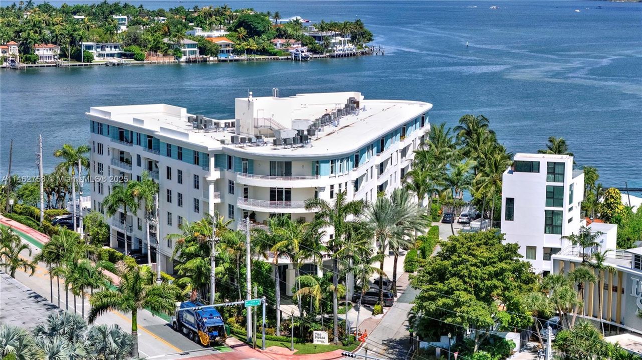 На продажу: $1,125,000 (2 спален, 2 ванн, 1210 Квадратных фут)