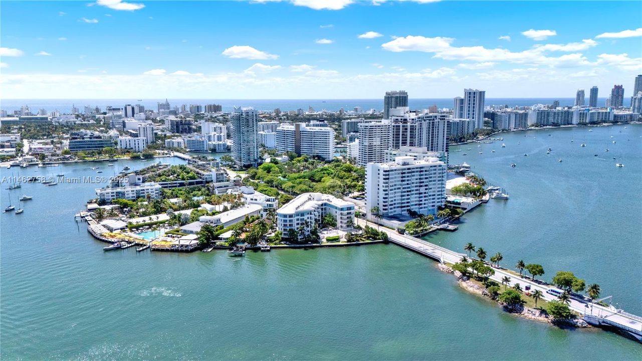 На продажу: $1,125,000 (2 спален, 2 ванн, 1210 Квадратных фут)