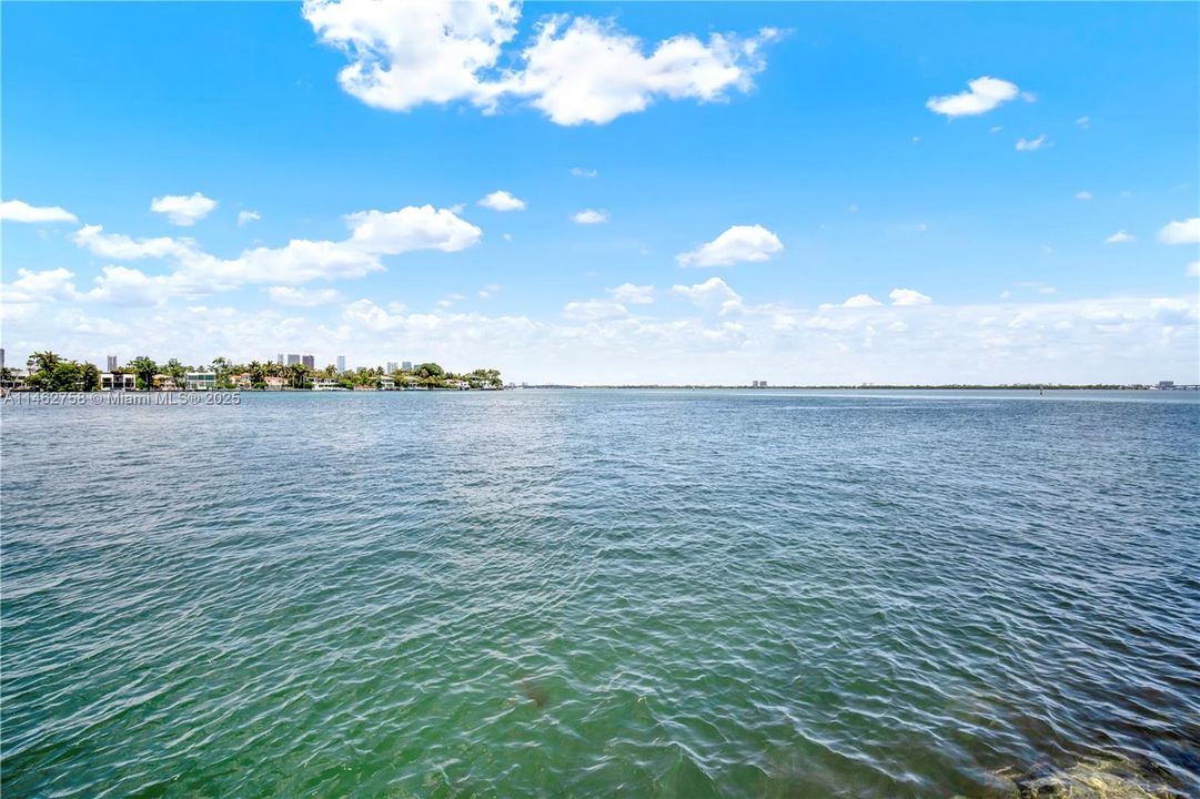 На продажу: $1,125,000 (2 спален, 2 ванн, 1210 Квадратных фут)