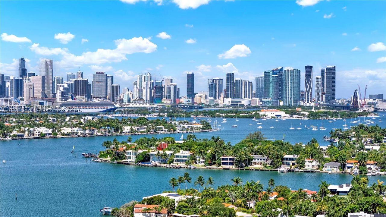 На продажу: $1,125,000 (2 спален, 2 ванн, 1210 Квадратных фут)