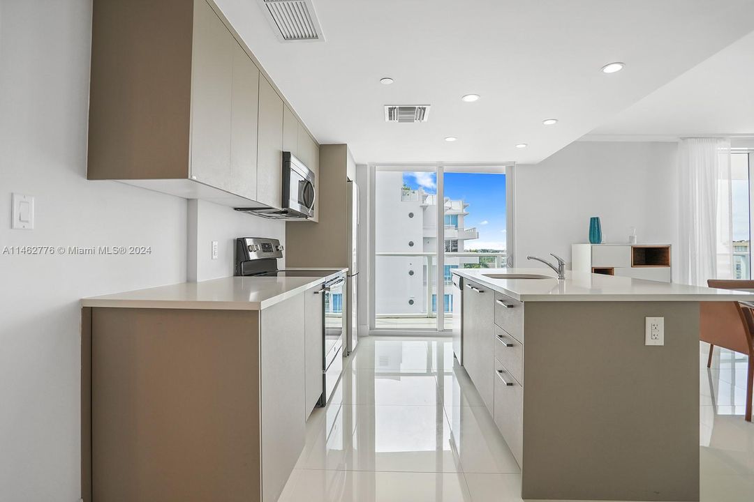 For Sale: $758,200 (1 beds, 2 baths, 1128 Square Feet)