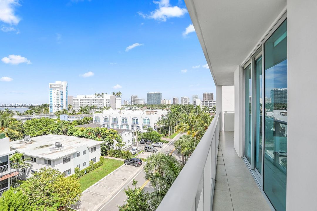 For Sale: $758,200 (1 beds, 2 baths, 1128 Square Feet)