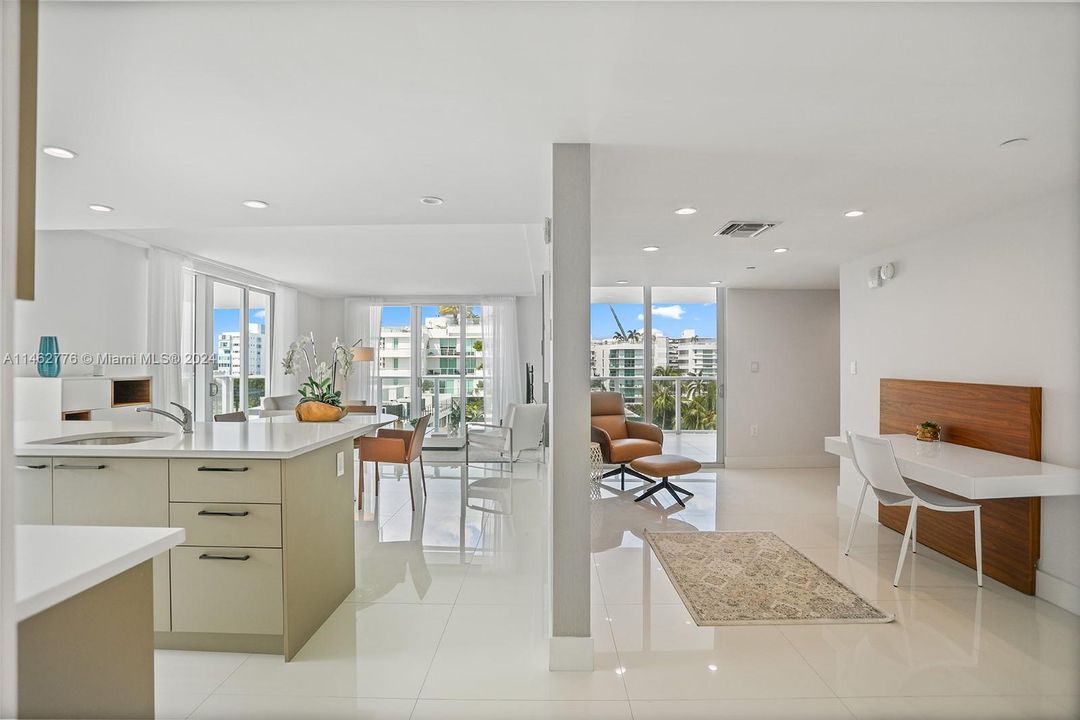 For Sale: $758,200 (1 beds, 2 baths, 1128 Square Feet)