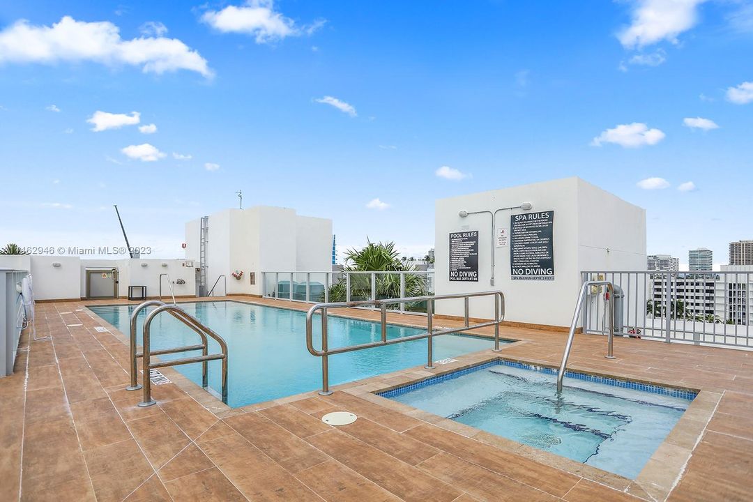 Vendido Recientemente: $648,500 (1 camas, 2 baños, 955 Pies cuadrados)