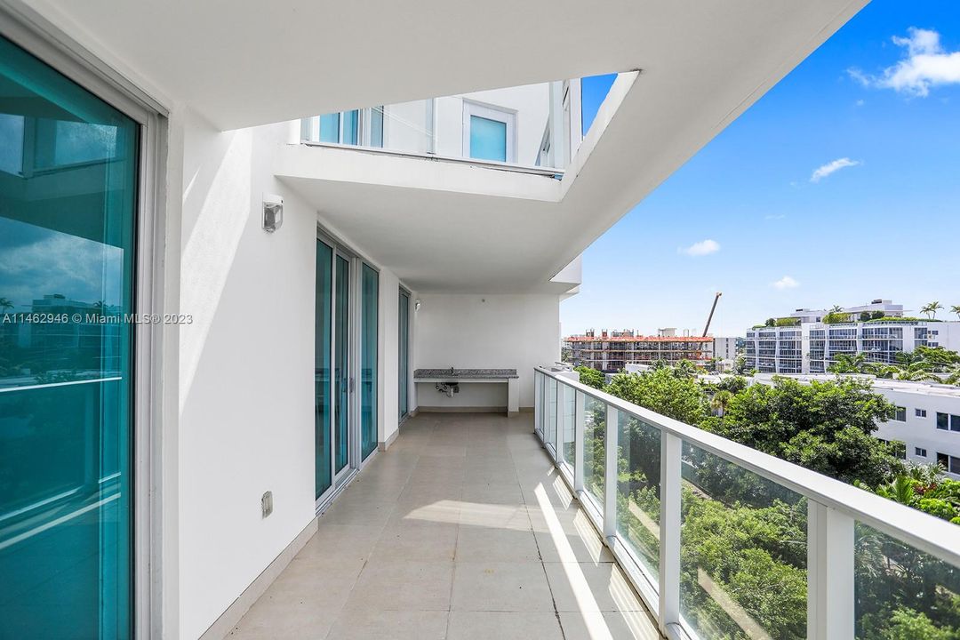 Vendido Recientemente: $648,500 (1 camas, 2 baños, 955 Pies cuadrados)