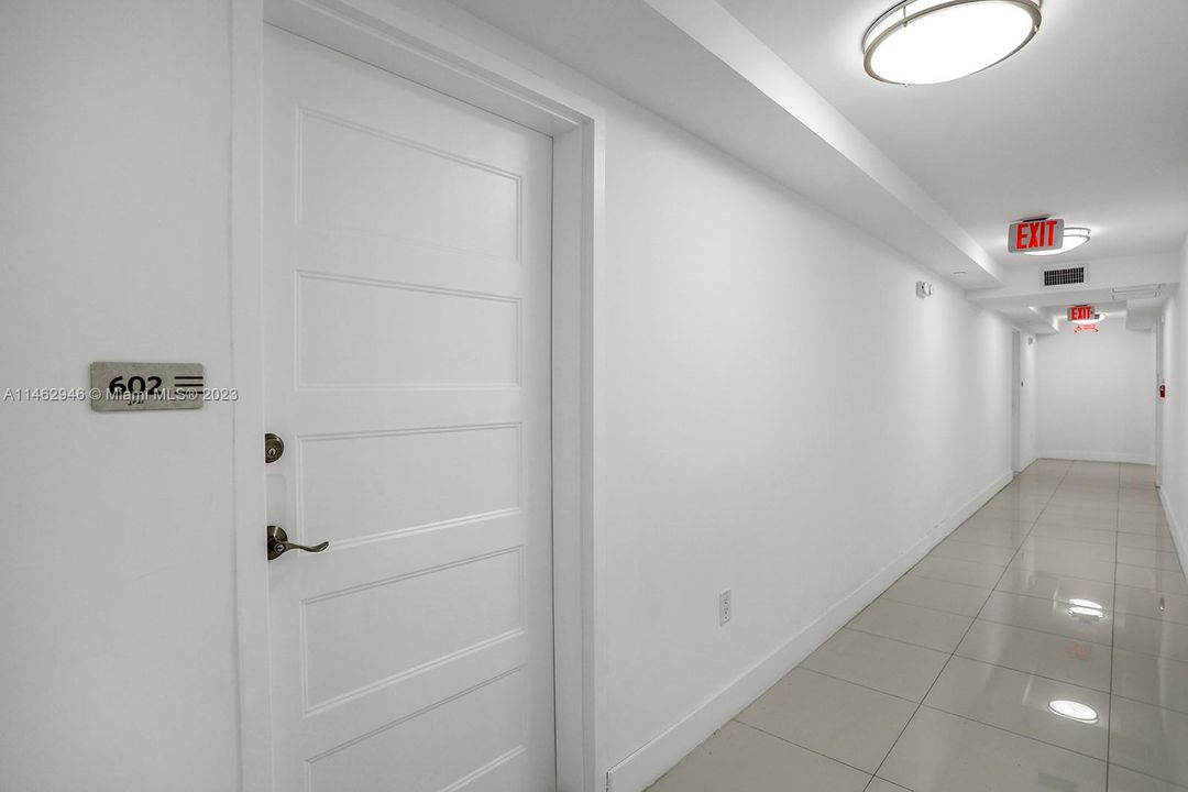 Vendido Recientemente: $648,500 (1 camas, 2 baños, 955 Pies cuadrados)