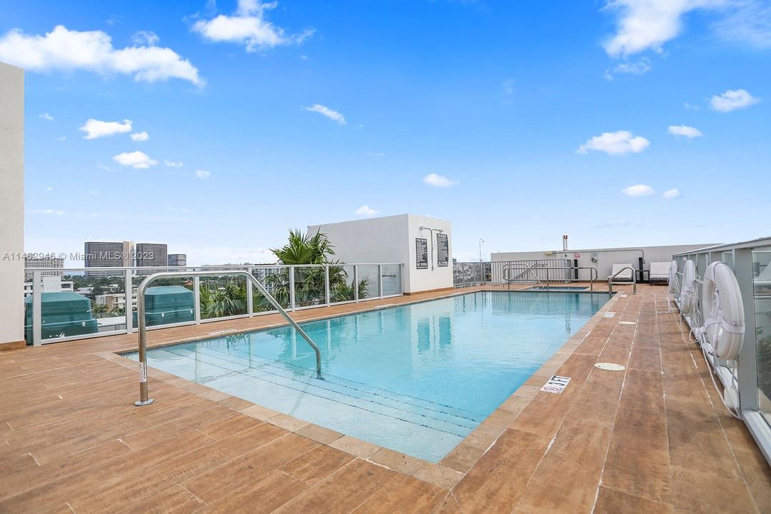 Vendido Recientemente: $648,500 (1 camas, 2 baños, 955 Pies cuadrados)