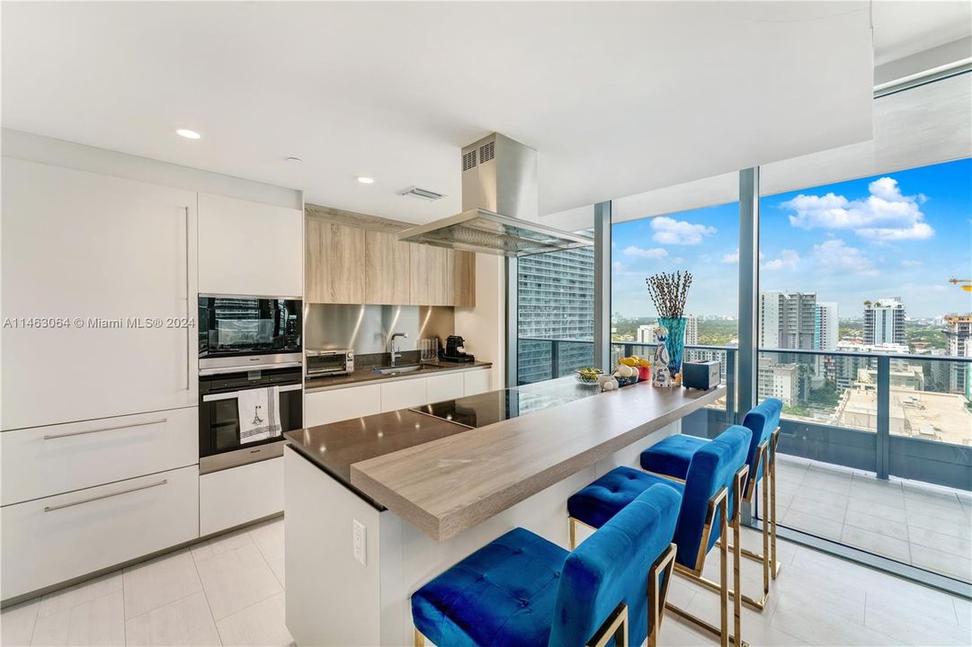 Recently Sold: $1,420,000 (2 beds, 2 baths, 1356 Square Feet)