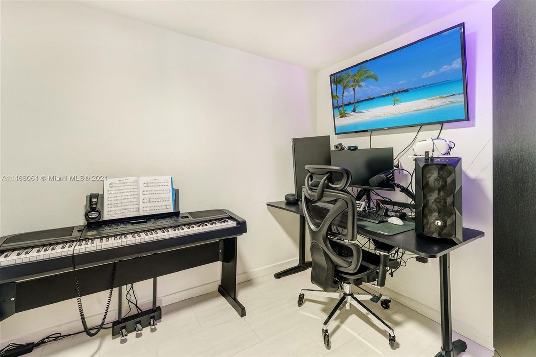 Recently Sold: $1,420,000 (2 beds, 2 baths, 1356 Square Feet)