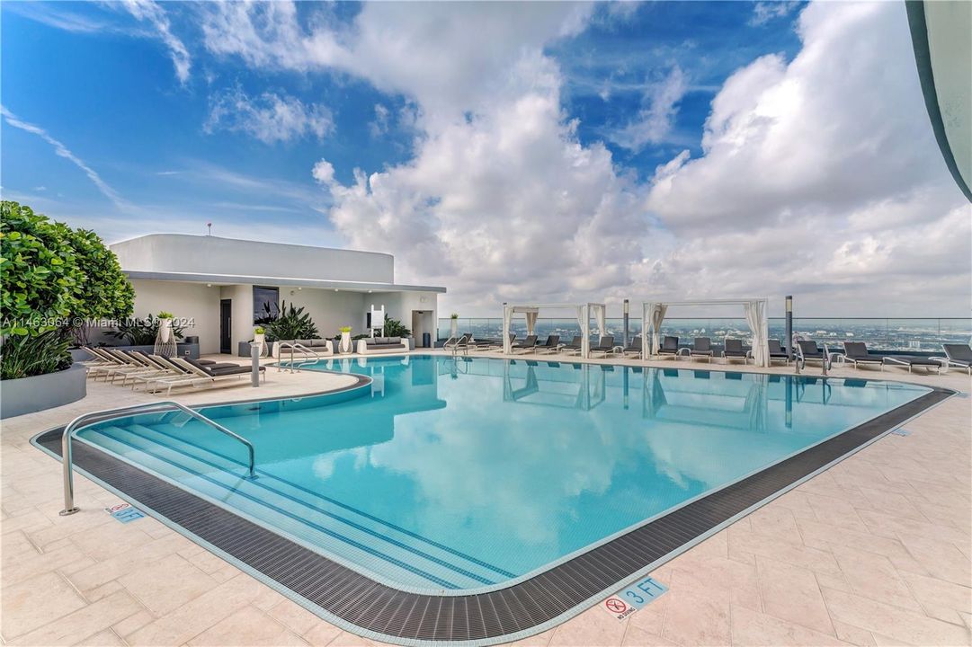 Recently Sold: $1,420,000 (2 beds, 2 baths, 1356 Square Feet)