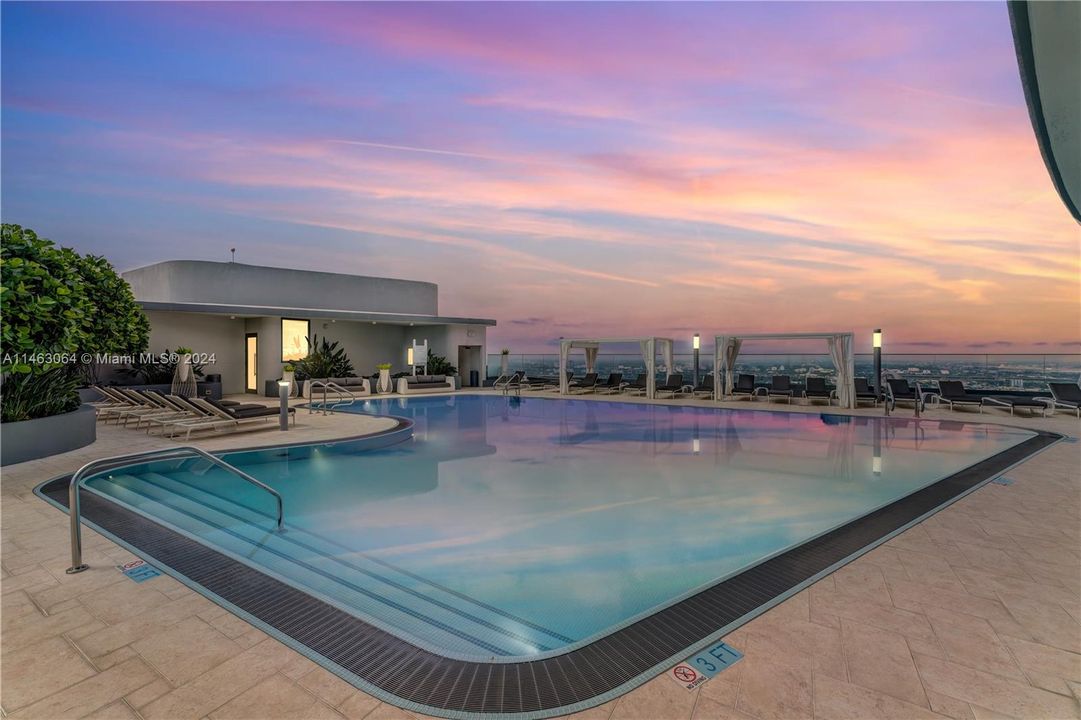 Recently Sold: $1,420,000 (2 beds, 2 baths, 1356 Square Feet)