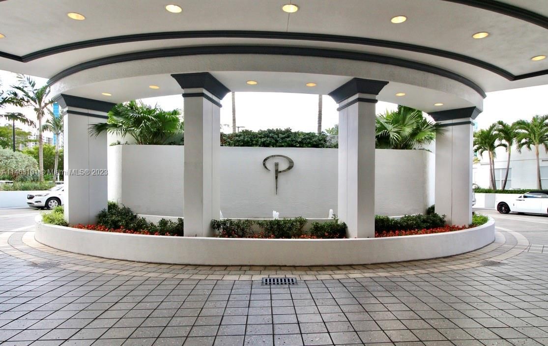 Recently Sold: $2,079,000 (3 beds, 4 baths, 3298 Square Feet)