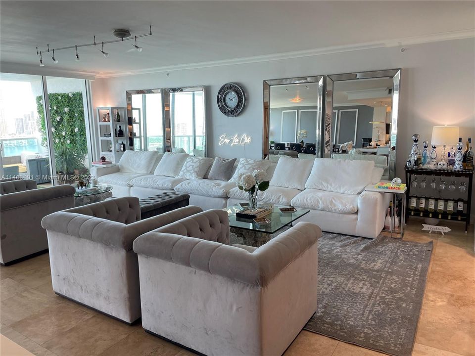 Recently Sold: $2,079,000 (3 beds, 4 baths, 3298 Square Feet)