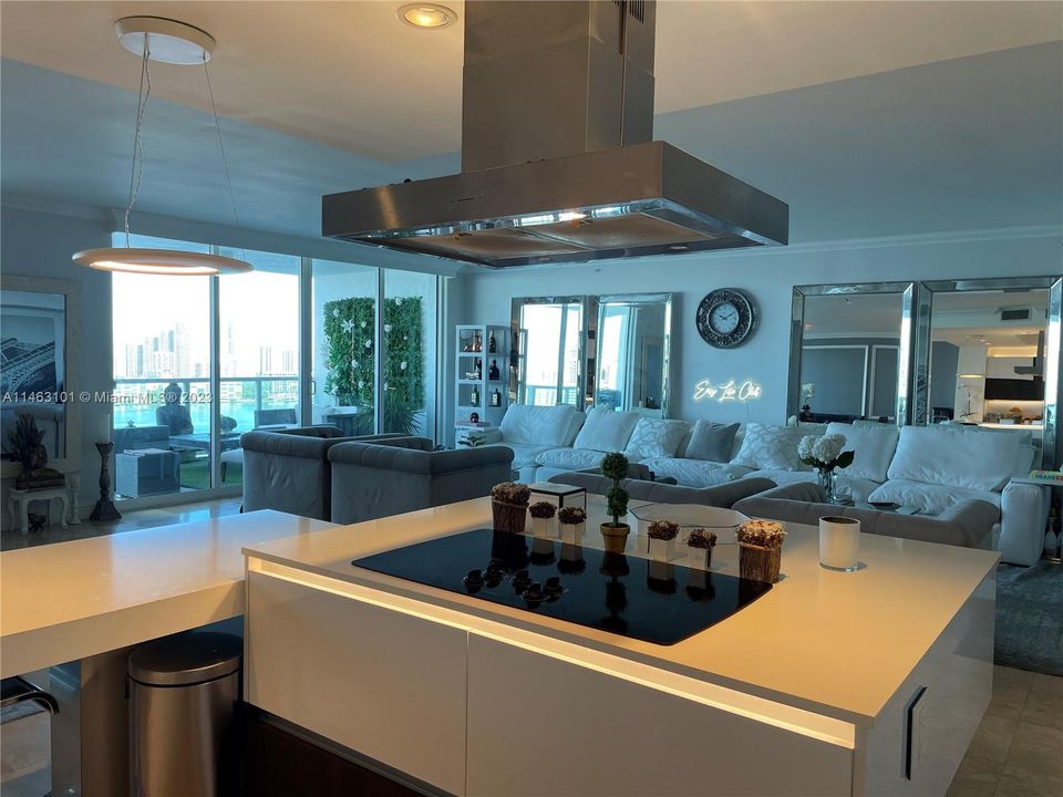 Recently Sold: $2,079,000 (3 beds, 4 baths, 3298 Square Feet)