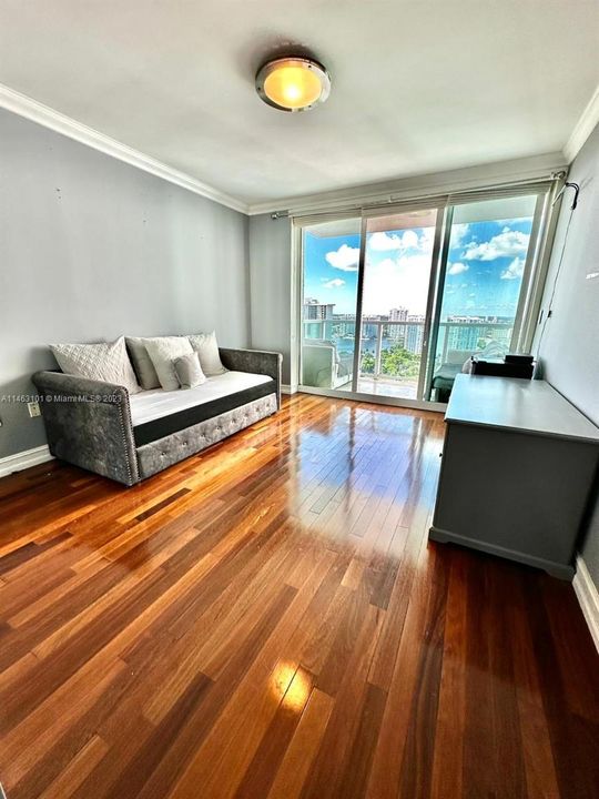 Recently Sold: $2,079,000 (3 beds, 4 baths, 3298 Square Feet)