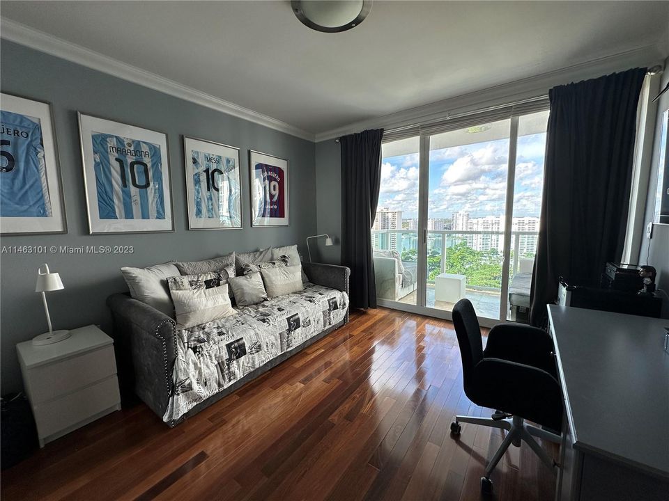 Recently Sold: $2,079,000 (3 beds, 4 baths, 3298 Square Feet)