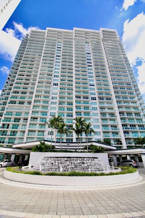 Recently Sold: $2,079,000 (3 beds, 4 baths, 3298 Square Feet)