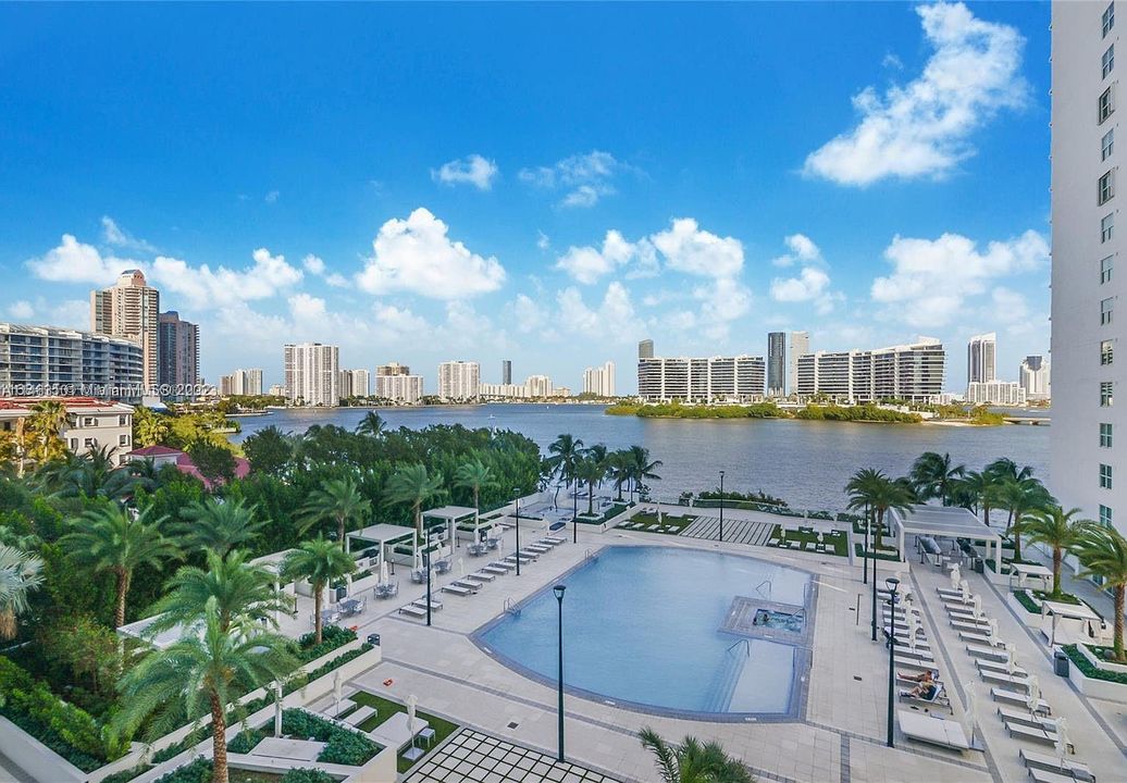 Recently Sold: $2,079,000 (3 beds, 4 baths, 3298 Square Feet)