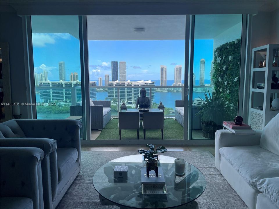 Recently Sold: $2,079,000 (3 beds, 4 baths, 3298 Square Feet)