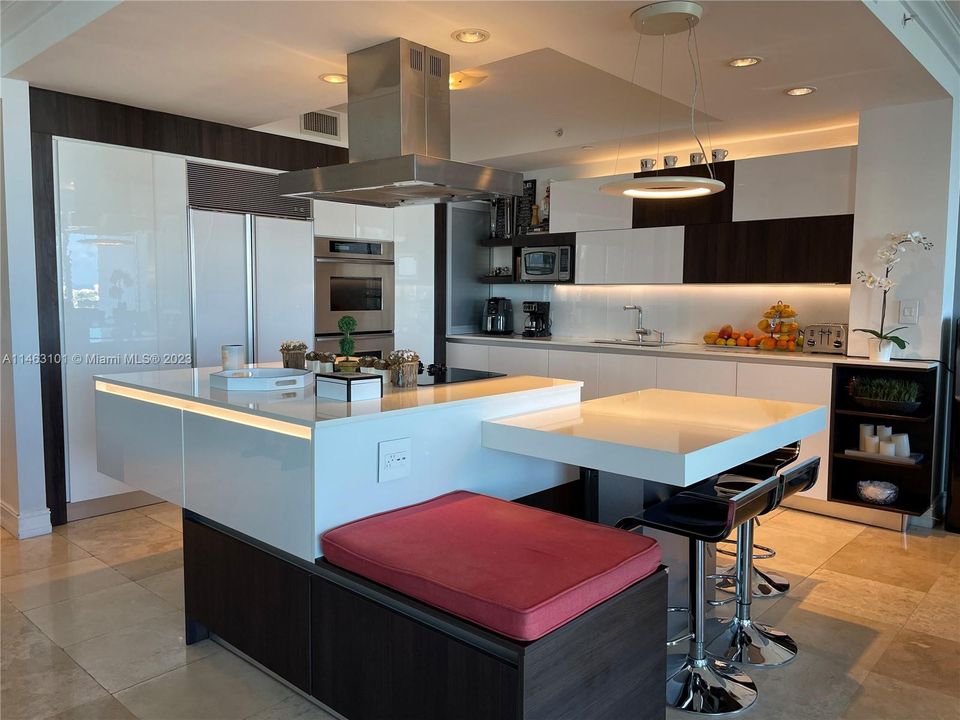 Recently Sold: $2,079,000 (3 beds, 4 baths, 3298 Square Feet)