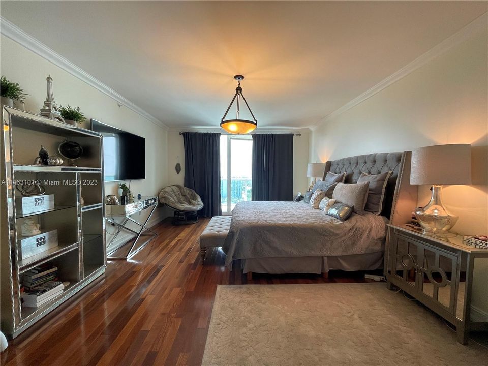 Recently Sold: $2,079,000 (3 beds, 4 baths, 3298 Square Feet)