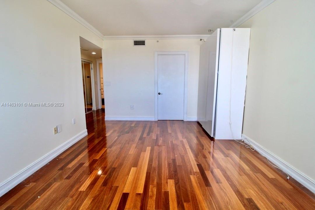 Recently Sold: $2,079,000 (3 beds, 4 baths, 3298 Square Feet)