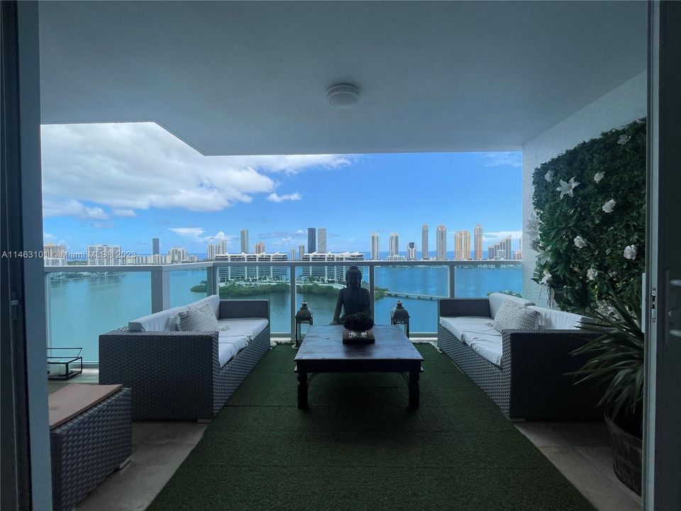 Recently Sold: $2,079,000 (3 beds, 4 baths, 3298 Square Feet)