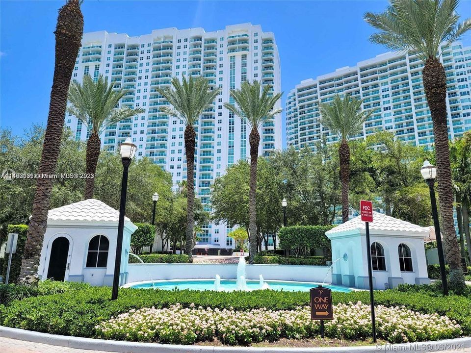 Recently Sold: $2,079,000 (3 beds, 4 baths, 3298 Square Feet)