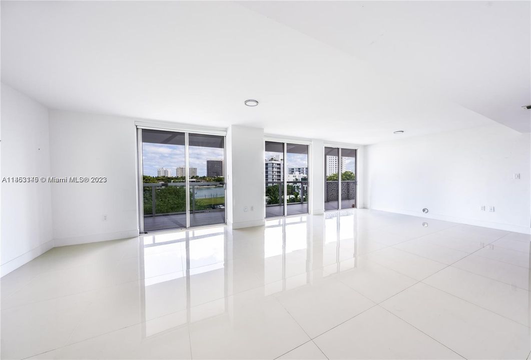 Vendido Recientemente: $830,000 (2 camas, 2 baños, 1463 Pies cuadrados)