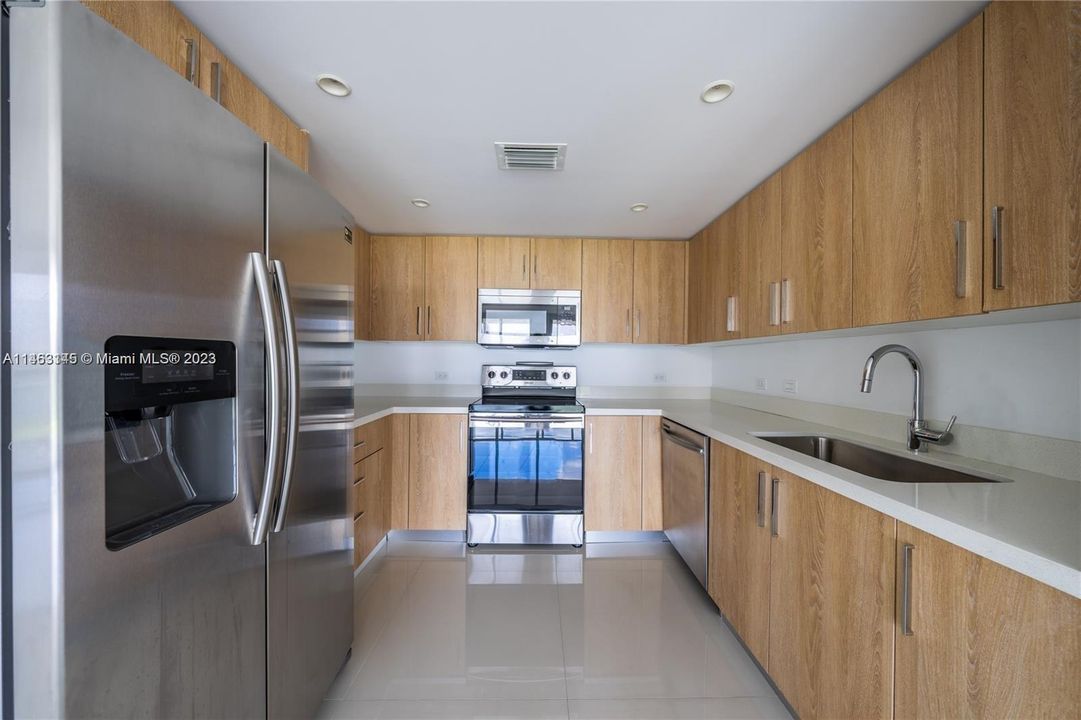 Vendido Recientemente: $830,000 (2 camas, 2 baños, 1463 Pies cuadrados)