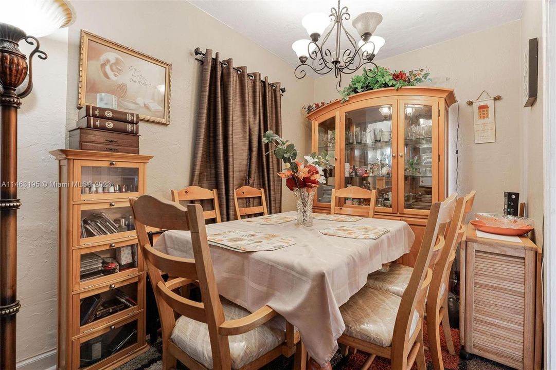 Recently Sold: $365,999 (3 beds, 1 baths, 1203 Square Feet)