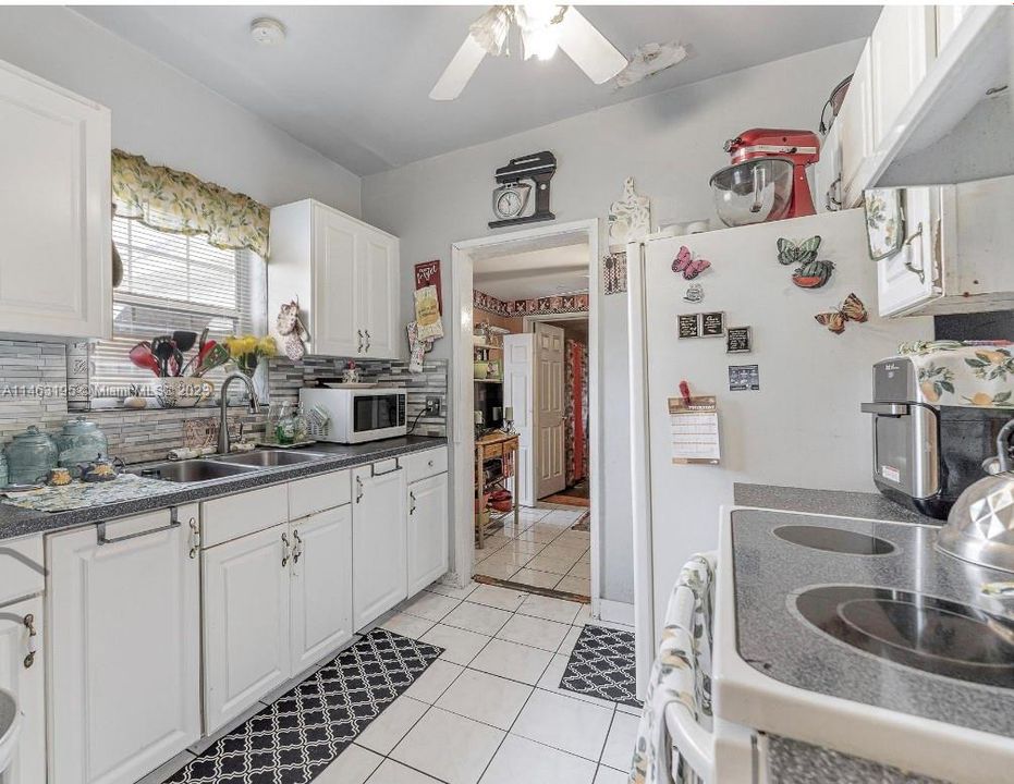 Recently Sold: $365,999 (3 beds, 1 baths, 1203 Square Feet)