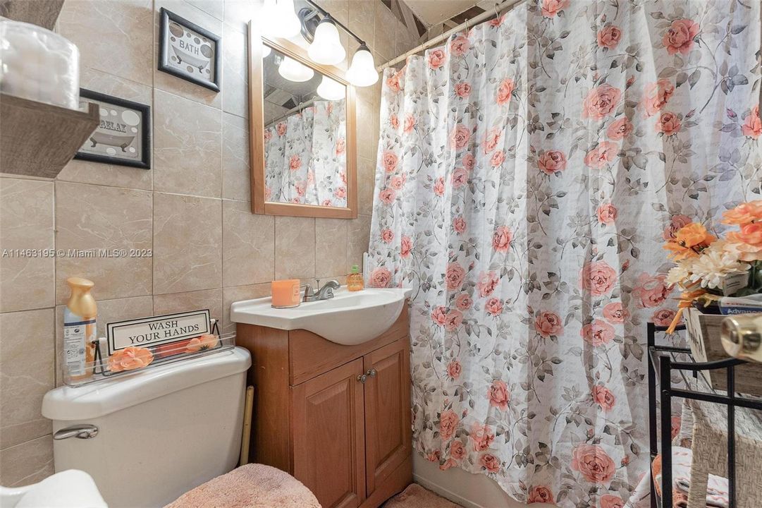 Recently Sold: $365,999 (3 beds, 1 baths, 1203 Square Feet)