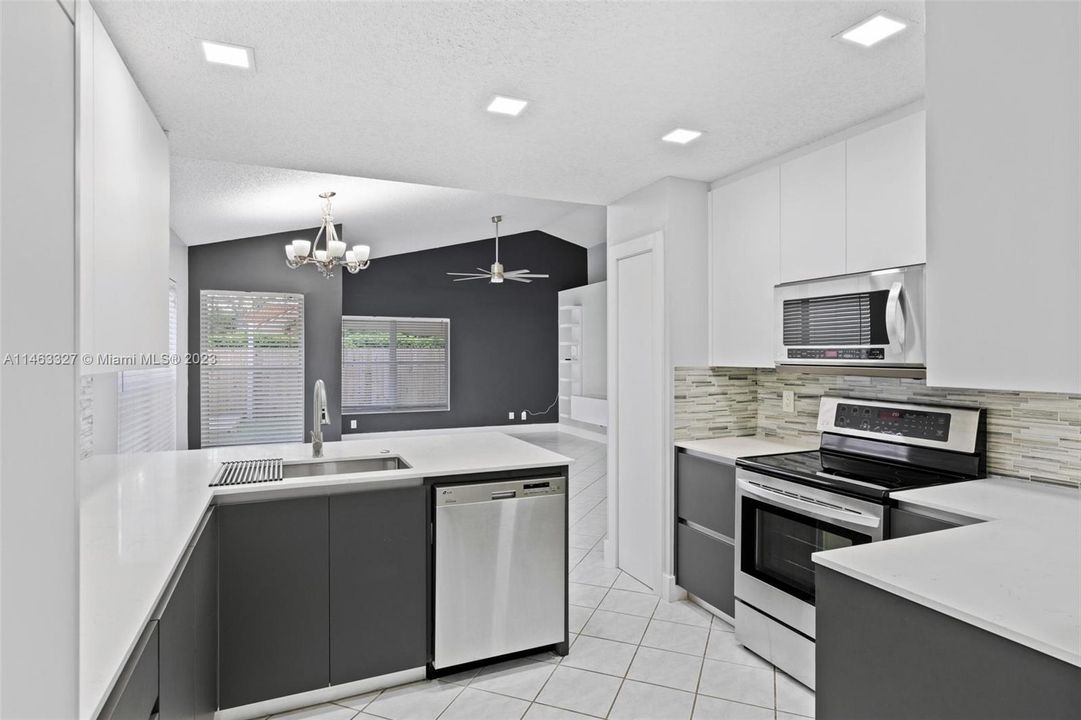 Recently Rented: $4,100 (3 beds, 2 baths, 1338 Square Feet)