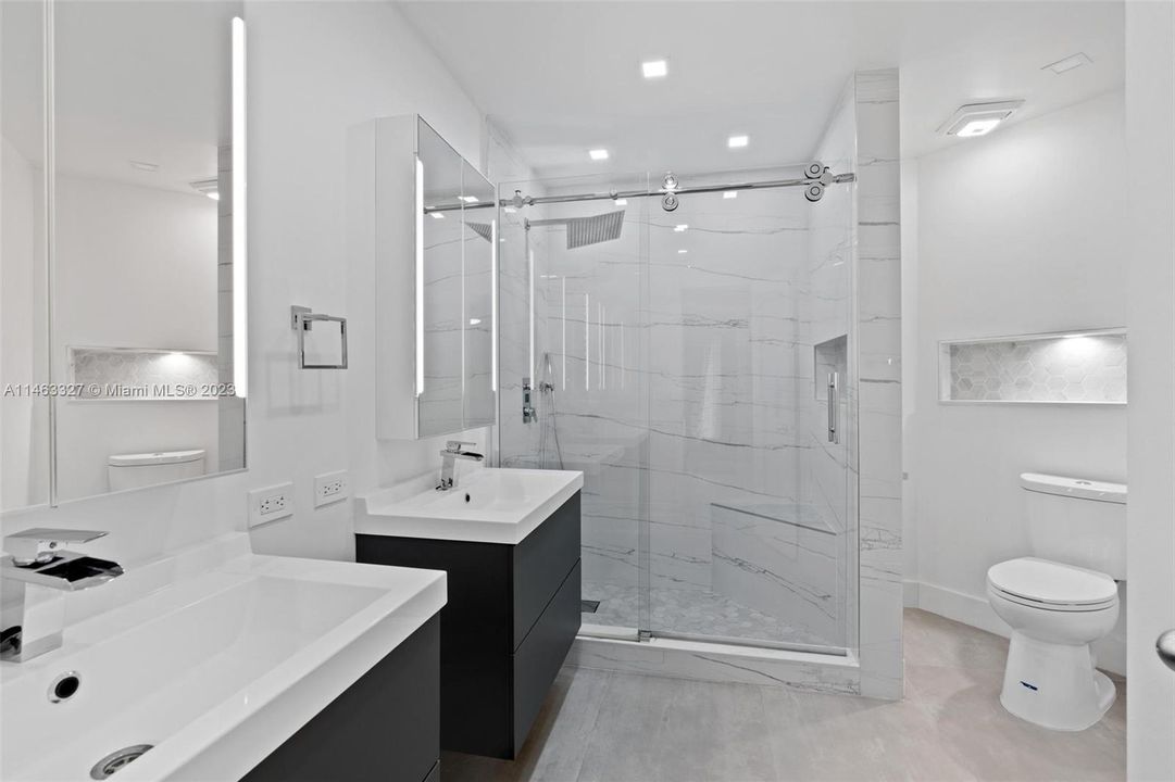 Recently Rented: $4,100 (3 beds, 2 baths, 1338 Square Feet)