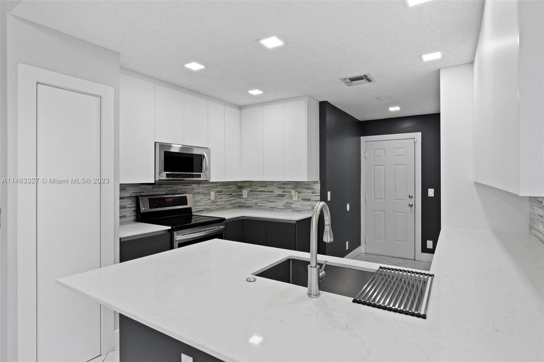 Recently Rented: $4,100 (3 beds, 2 baths, 1338 Square Feet)